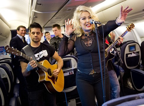 Kim Wilde Pecahkan Rekor Konser di Boeing 767 di Ketinggian 43 Ribu Kaki